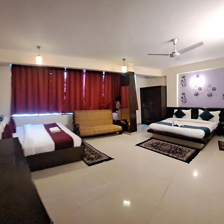 Airport Hotel Port View New Delhi Bagian luar foto
