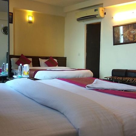 Airport Hotel Port View New Delhi Bagian luar foto