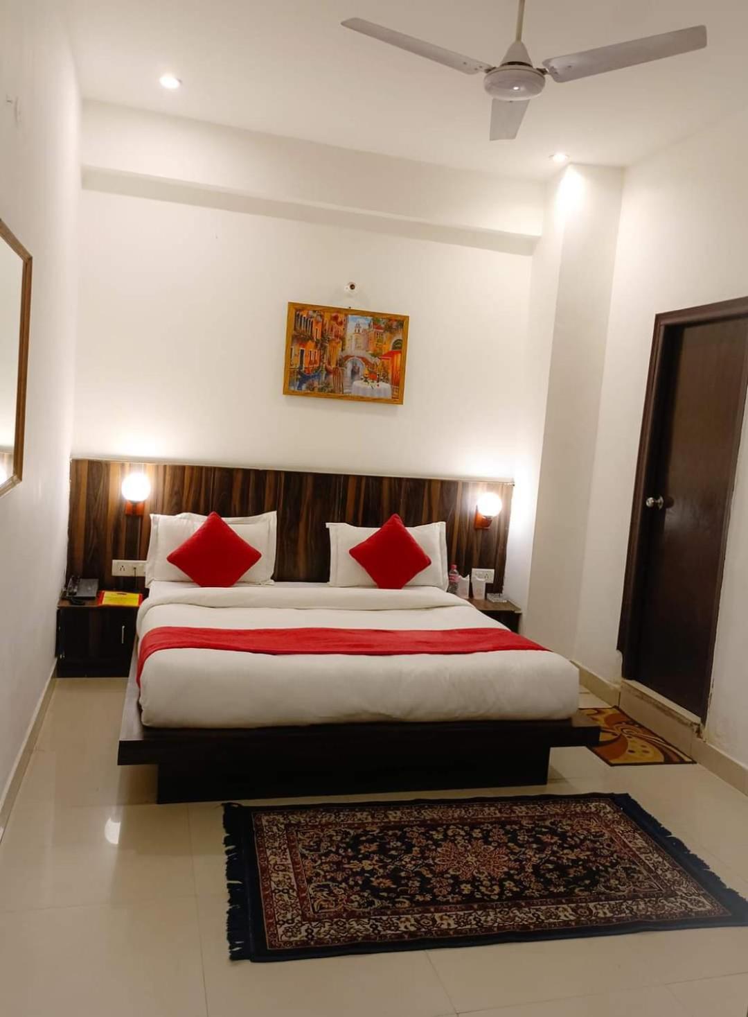 Airport Hotel Port View New Delhi Bagian luar foto