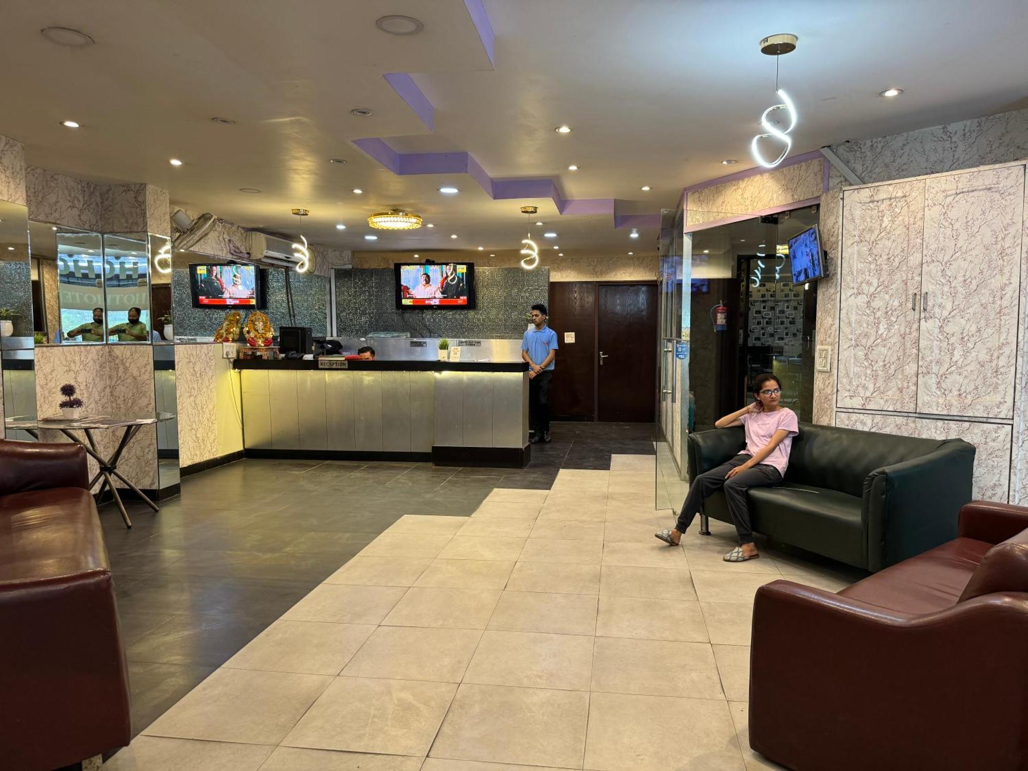 Airport Hotel Port View New Delhi Bagian luar foto