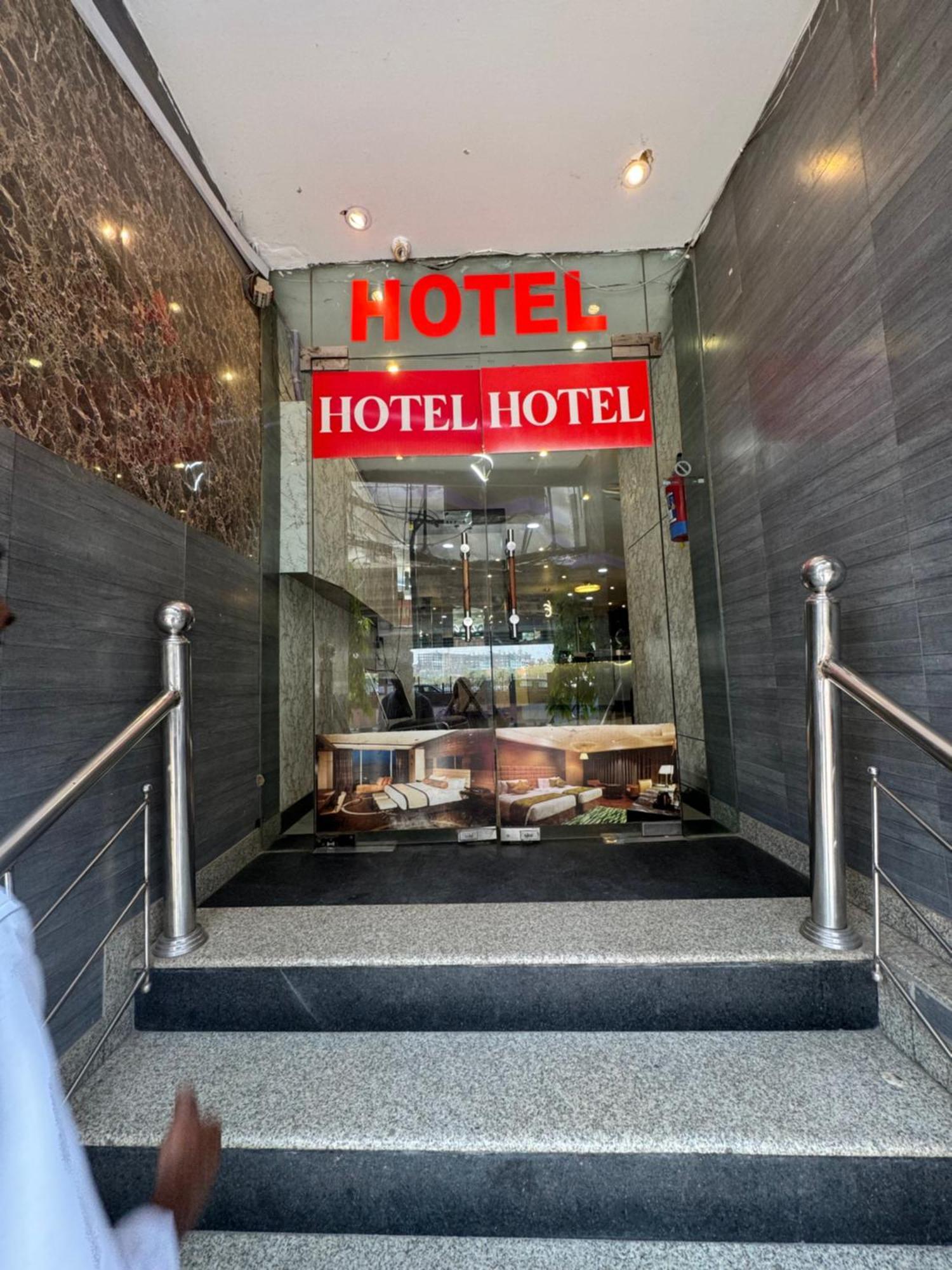 Airport Hotel Port View New Delhi Bagian luar foto