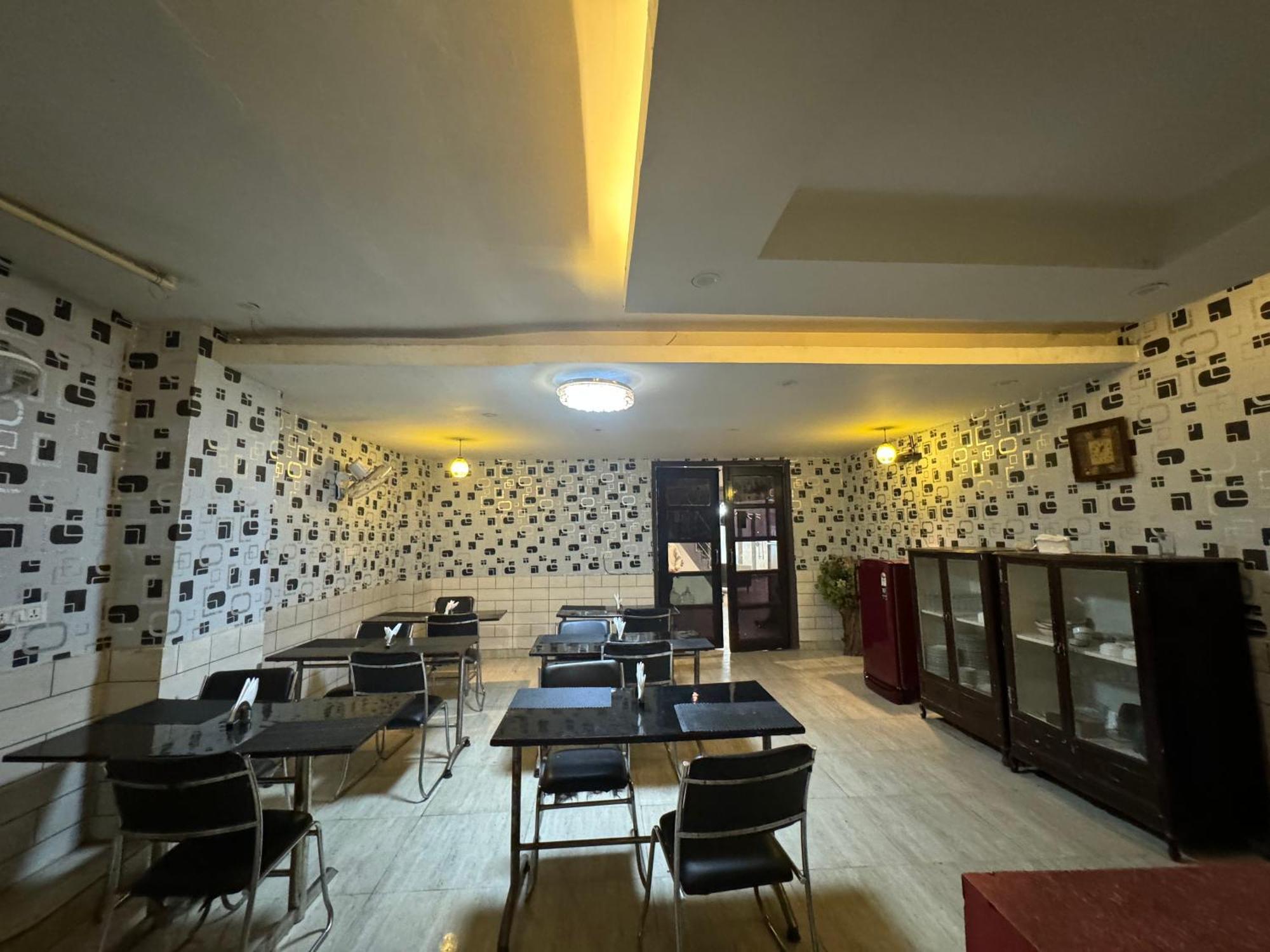 Airport Hotel Port View New Delhi Bagian luar foto