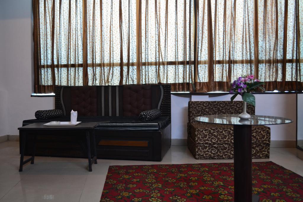 Airport Hotel Port View New Delhi Bagian luar foto