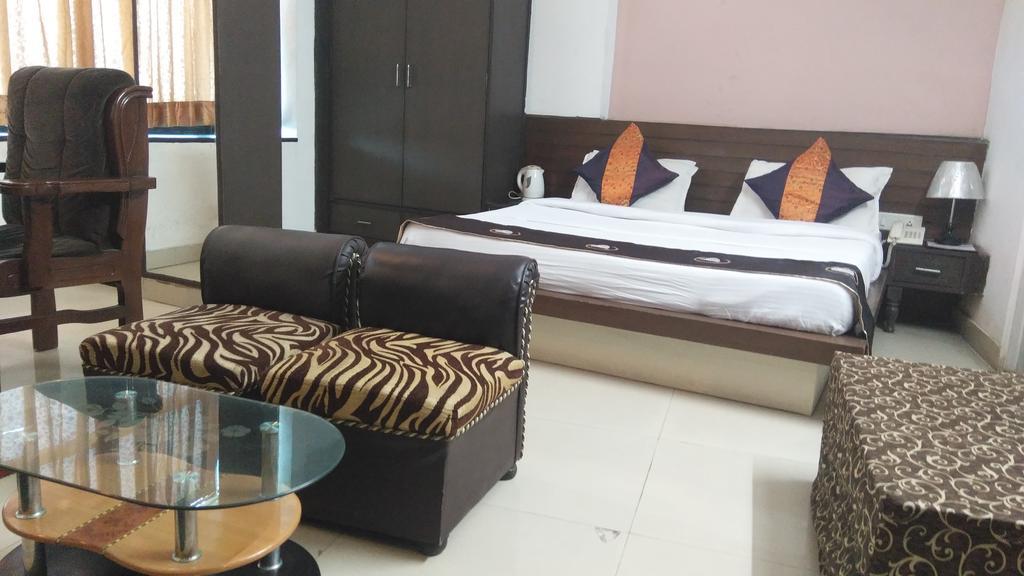Airport Hotel Port View New Delhi Bagian luar foto