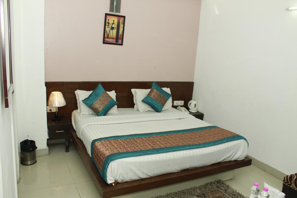Airport Hotel Port View New Delhi Bagian luar foto