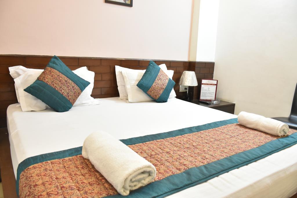 Airport Hotel Port View New Delhi Bagian luar foto
