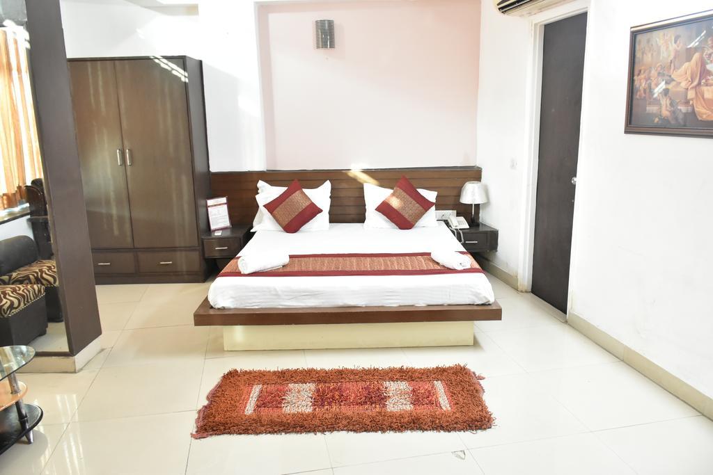 Airport Hotel Port View New Delhi Bagian luar foto