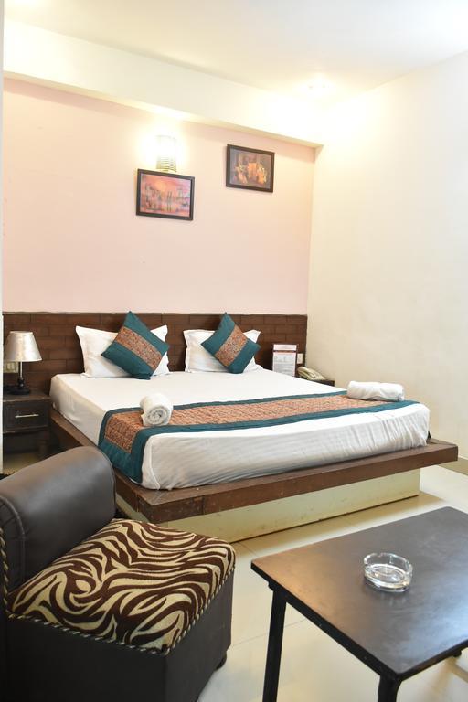 Airport Hotel Port View New Delhi Bagian luar foto