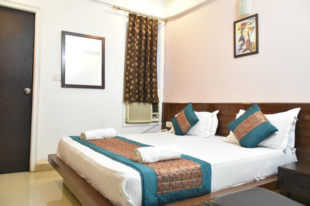 Airport Hotel Port View New Delhi Bagian luar foto