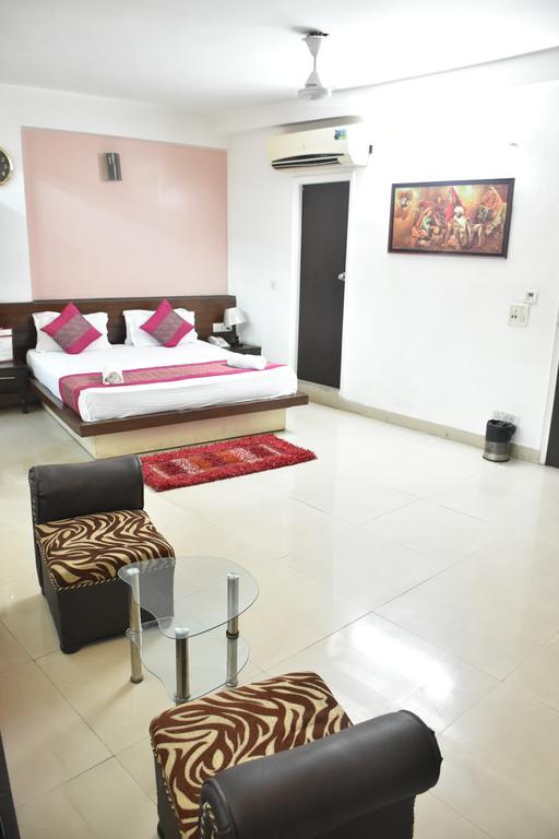 Airport Hotel Port View New Delhi Bagian luar foto