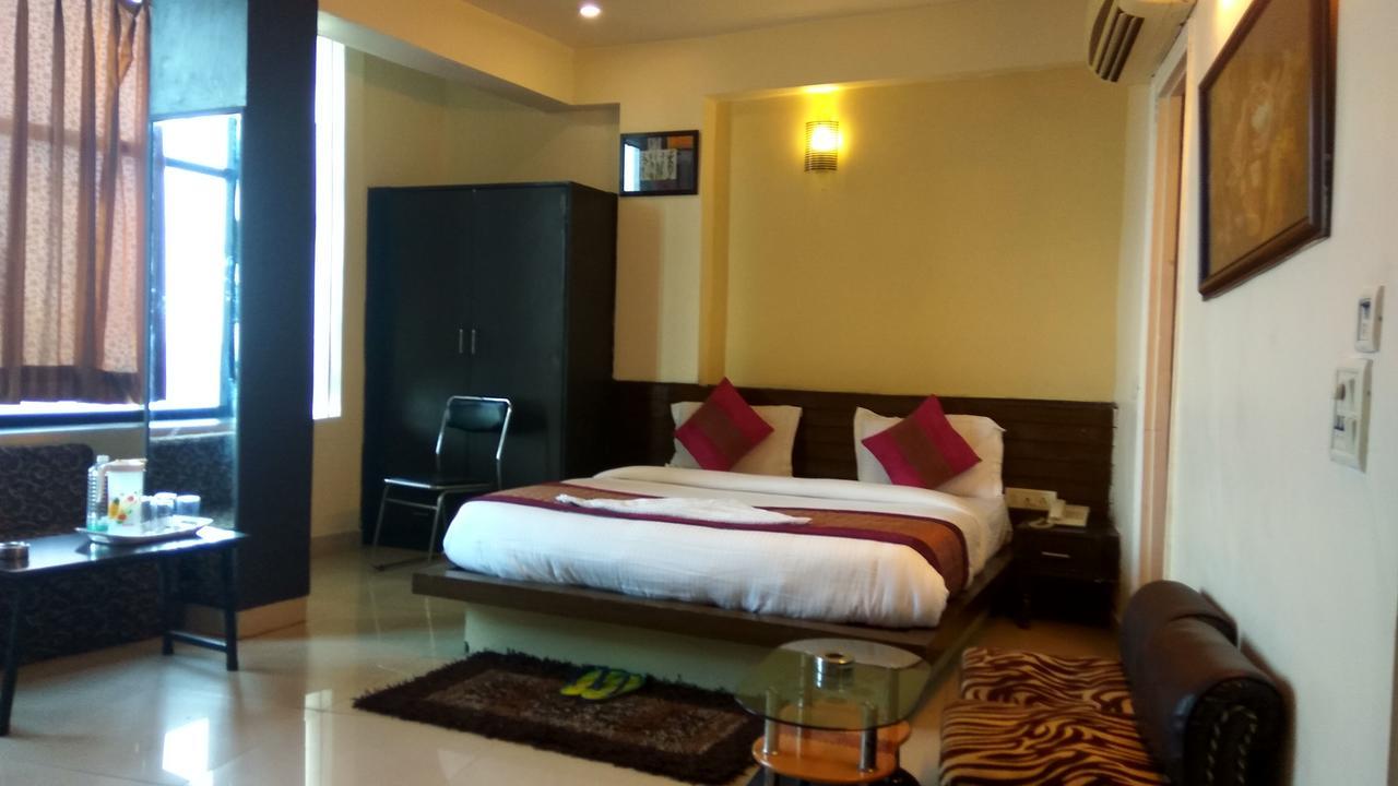 Airport Hotel Port View New Delhi Bagian luar foto