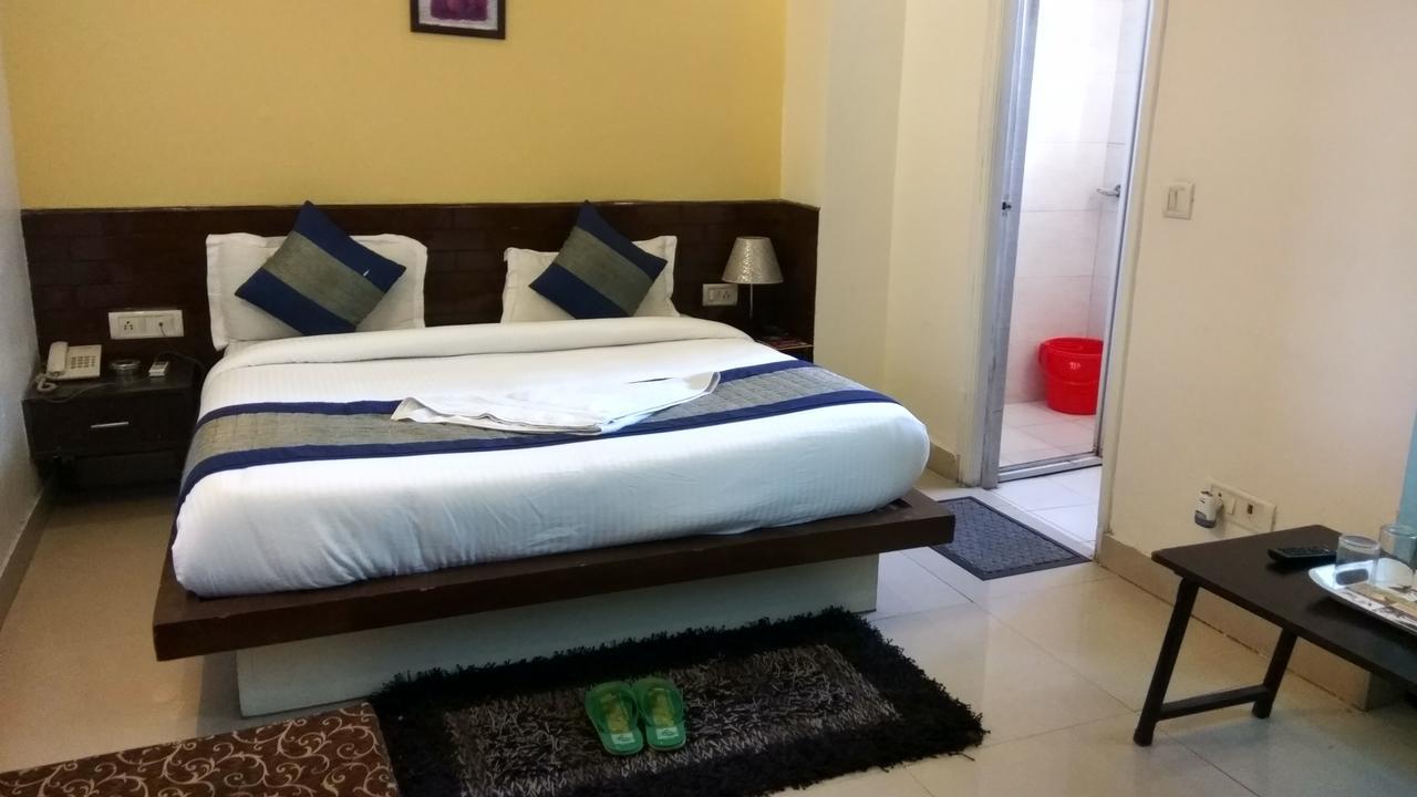 Airport Hotel Port View New Delhi Bagian luar foto
