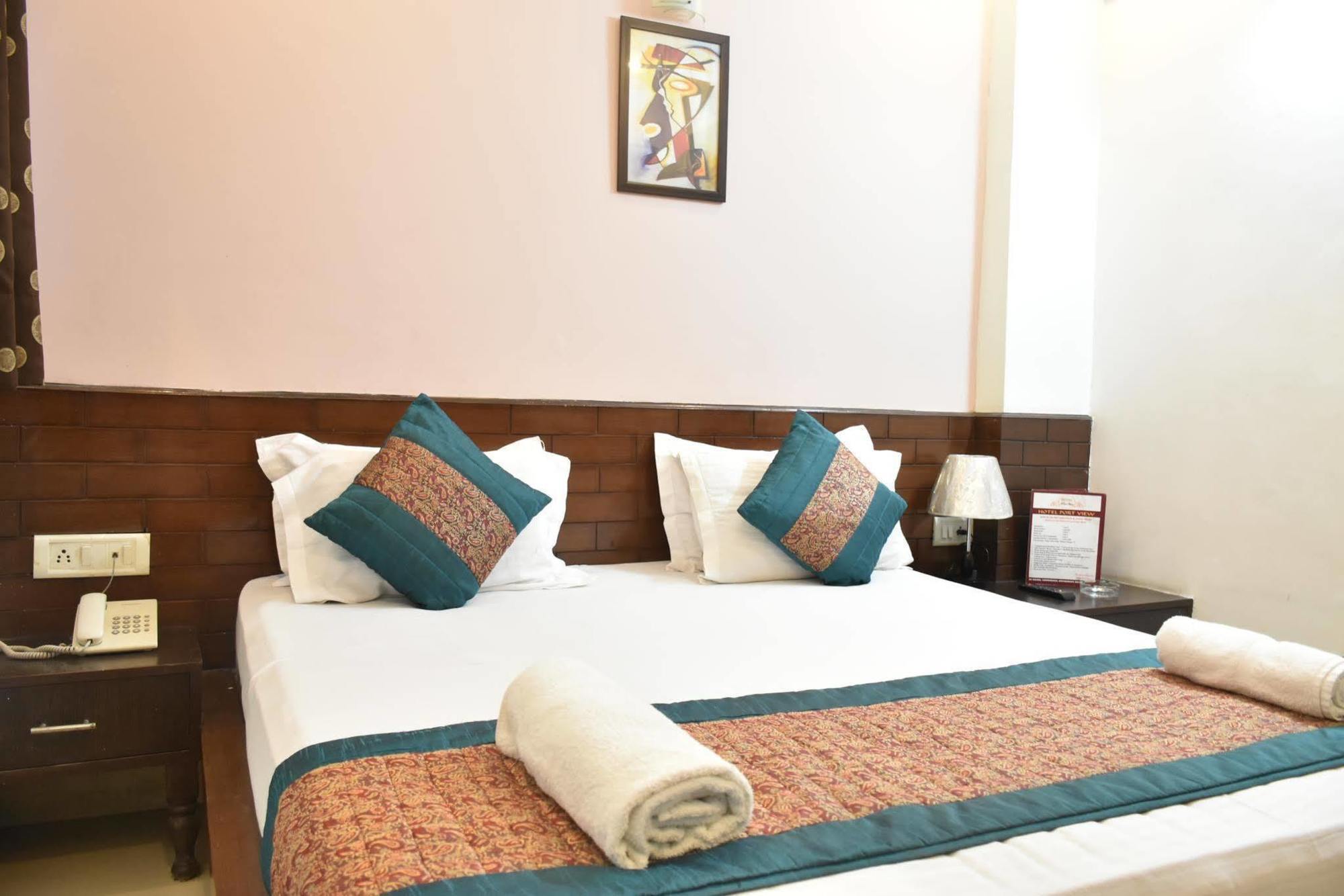 Airport Hotel Port View New Delhi Bagian luar foto